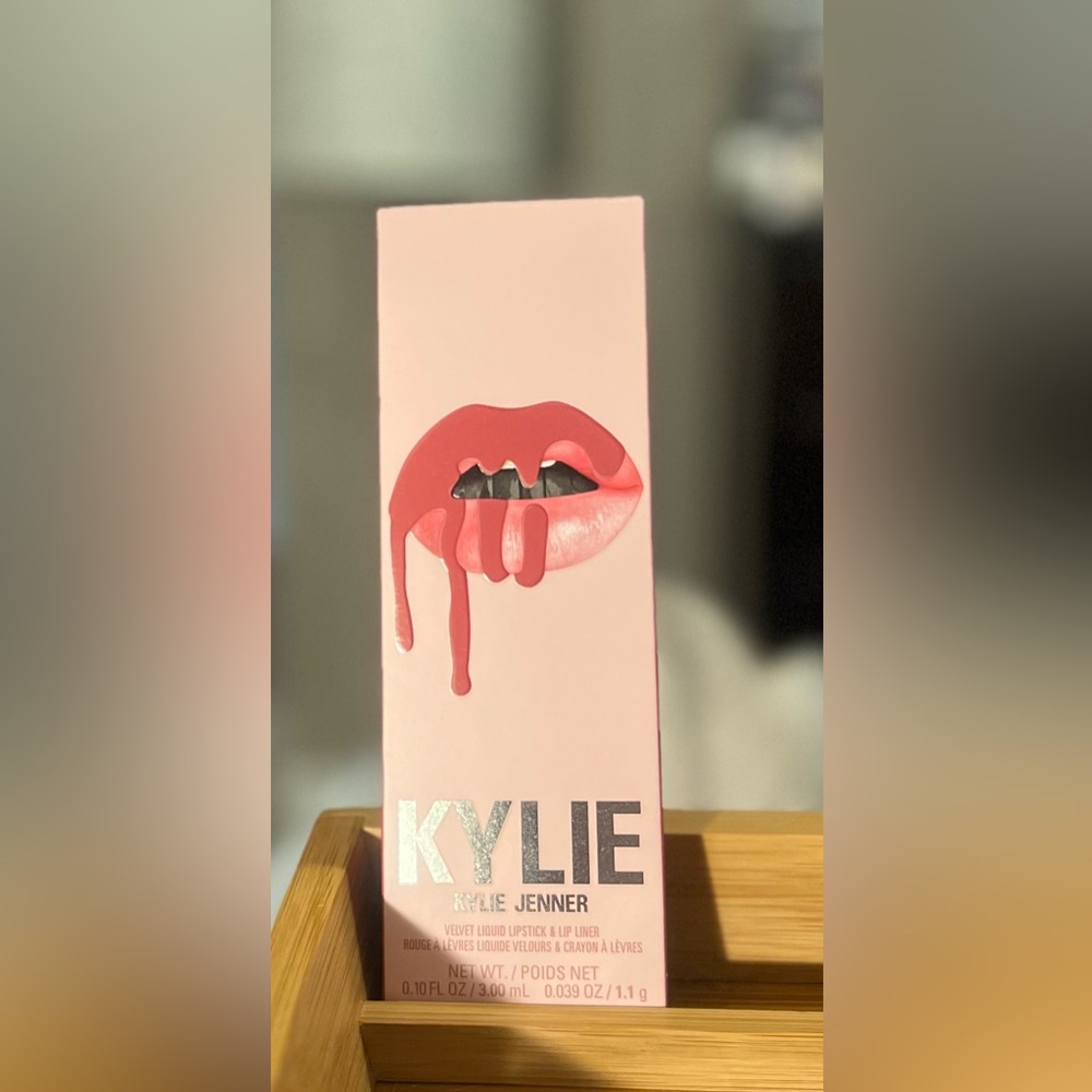 Kylie cosmetics velvet lip kit